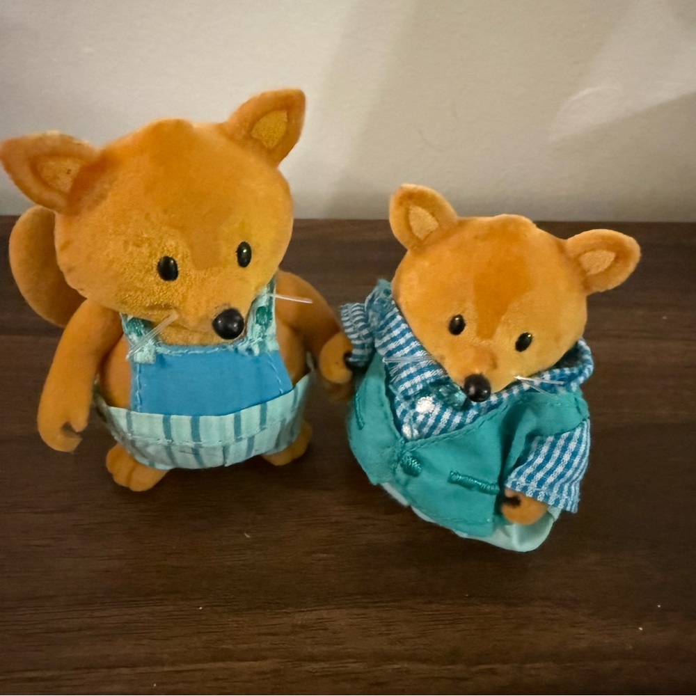 Li'l Woodzeez Tippytail Fox Family Flocked Figures Calico Critters Compatible